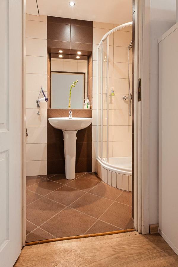 Umbrella Guest Rooms Krakow Bagian luar foto